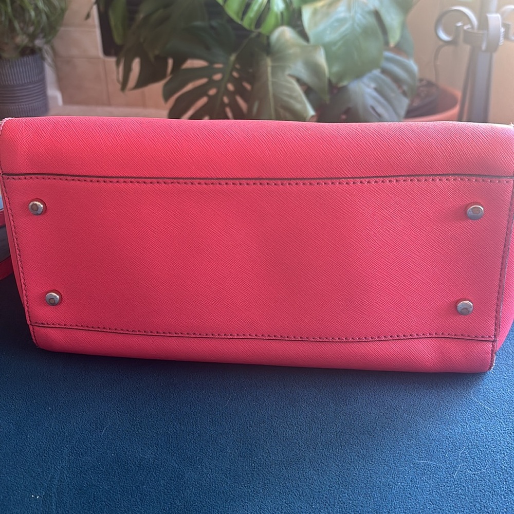 Kate Spade Red Crossbody/Shoulder Purse with Large Beautiful Interior - Picture 5 of 9